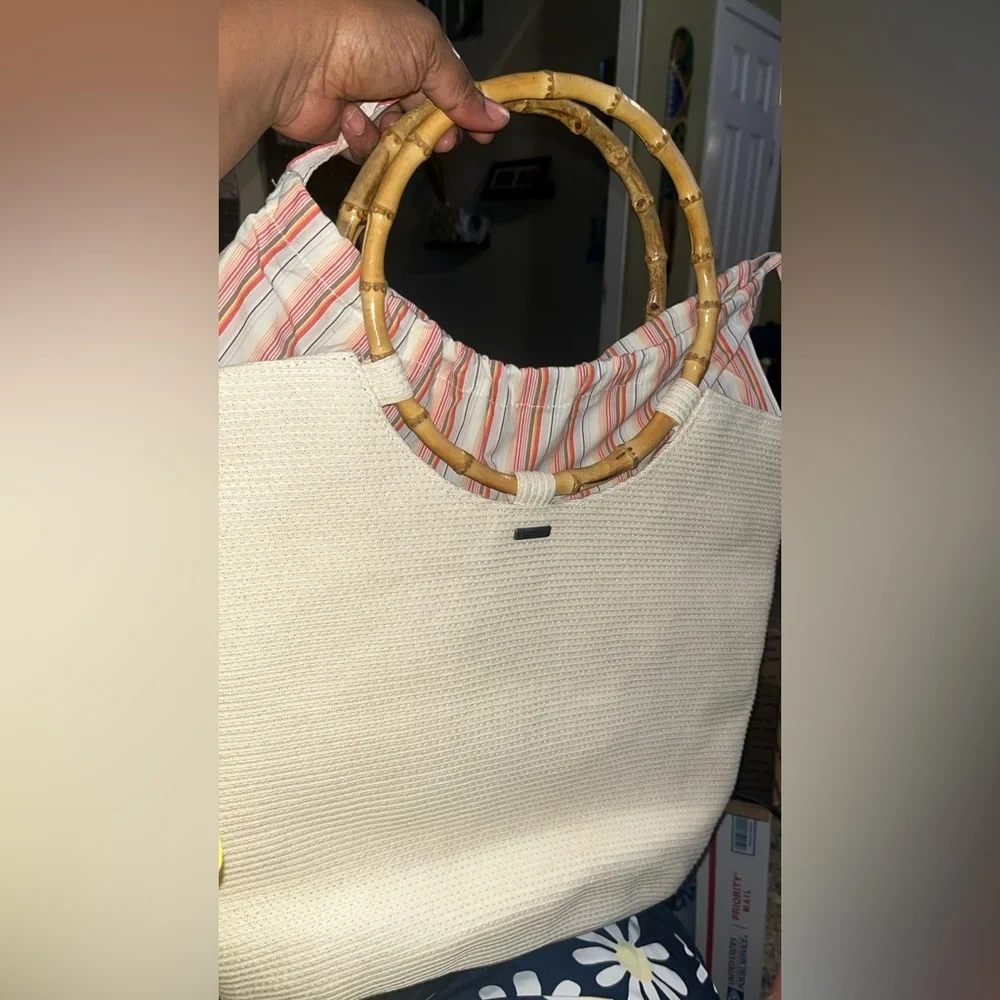 Columbia Cream Tote Bag with Textured Design - Picture 5 of 7